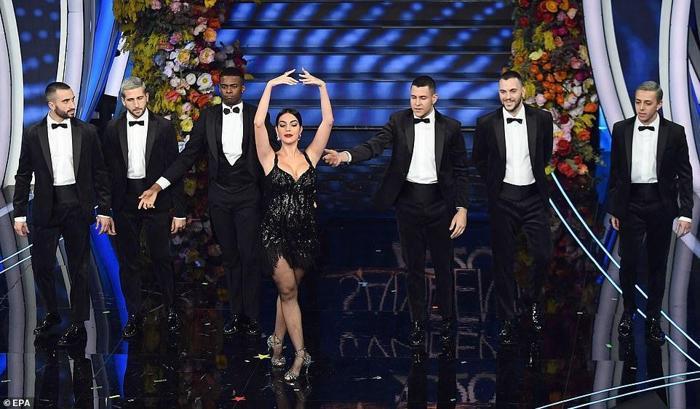 Cristiano Ronaldonun sevgilisi Georgina Rodriguezden sürpriz