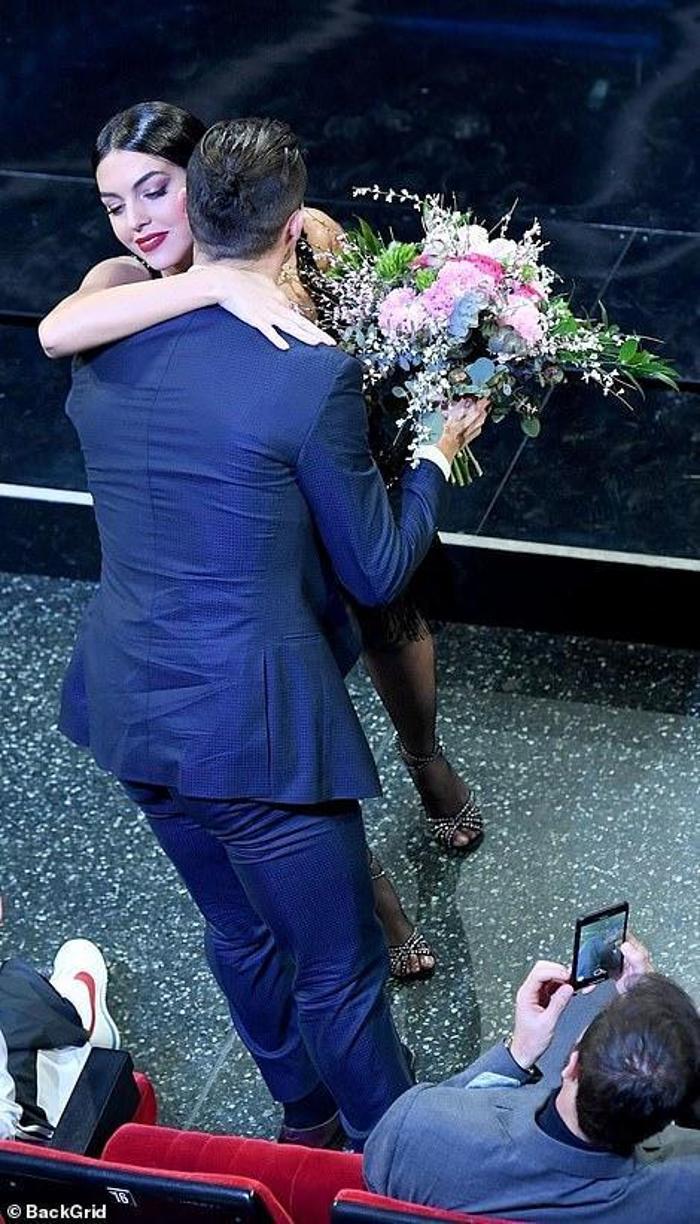 Cristiano Ronaldonun sevgilisi Georgina Rodriguezden sürpriz