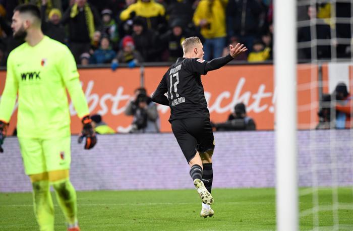 Erling Haalandın damga vurduğu Augsburg-Borussia Dortmund maçından kareler...