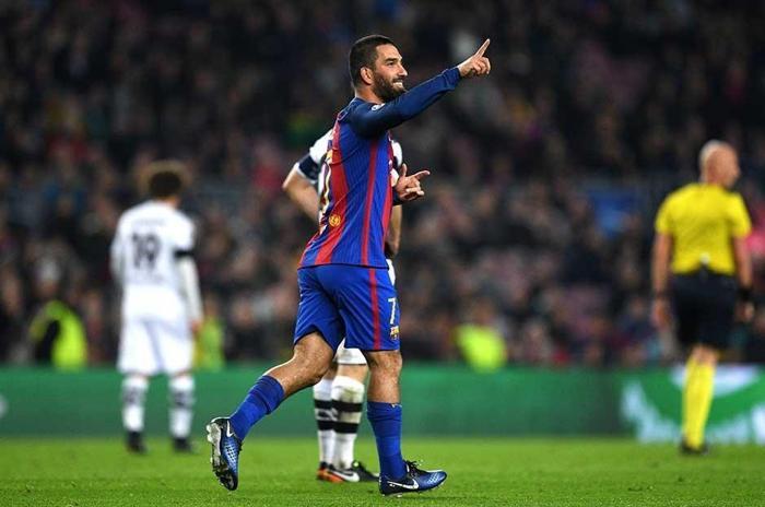 Arda Turan ile Mino Raiola arasında gece yarısı transfer görüşmesi