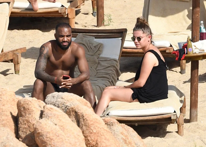Alexandre Lacazette sevgilisini Funda Gedik ile aldattı Jartiyer detayı...