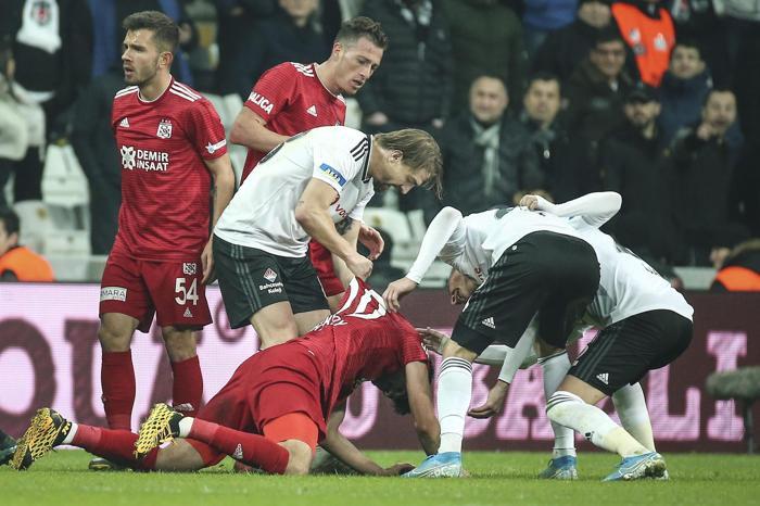 Beşiktaş - Sivasspor maçında büyük olay Fatih Aksoy ıslıklandı