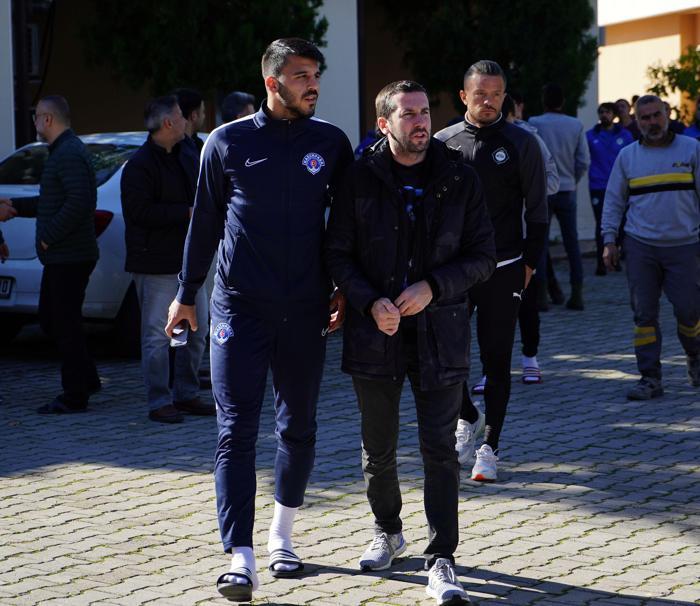 Futbolcular cuma namazında buluştu