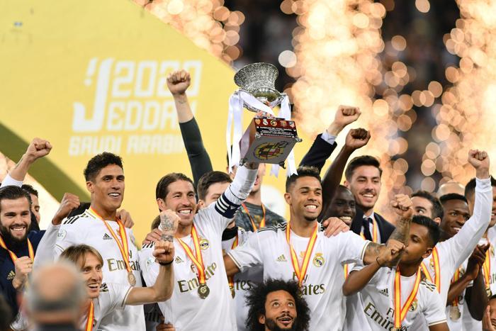Şampiyon Real Madrid kupasına kavuştu