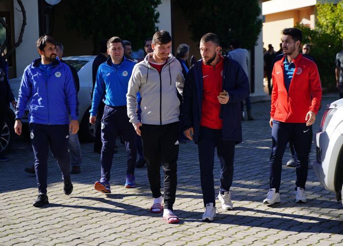 Futbolcular cuma namazında buluştu