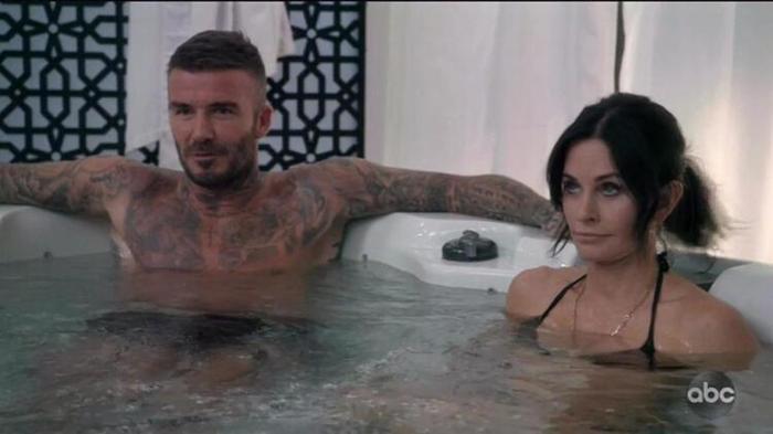David Beckham jakuzide: Ama yanında Victoria yok