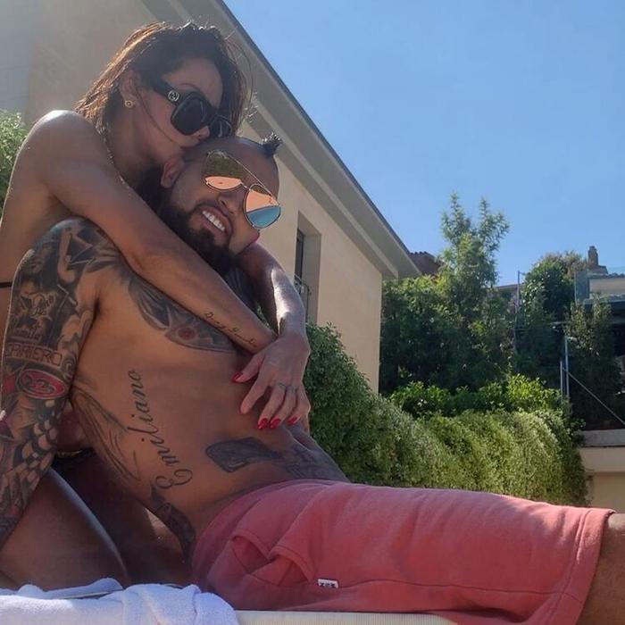 Transfer yuva yıktı Vidal ve fitness modeli sevgilisi Sonia Isaza...