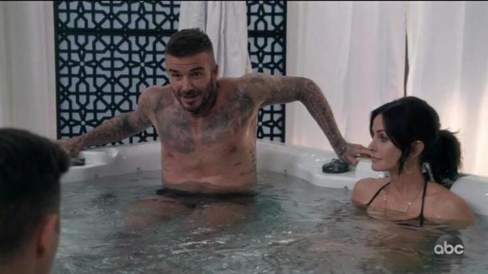 David Beckham jakuzide: Ama yanında Victoria yok