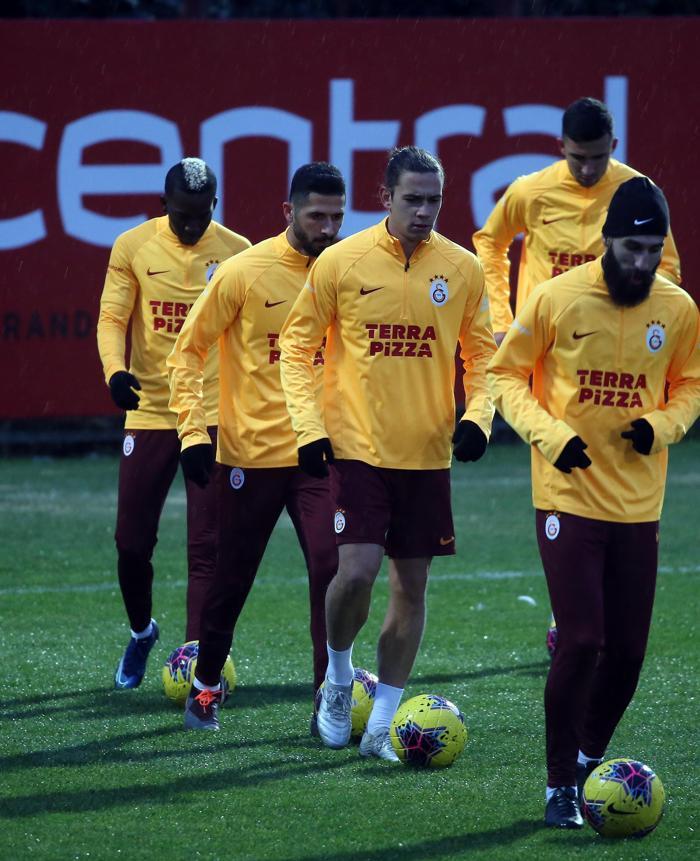 Galatasarayda yeni transfer Henry Onyekuru takımla çalıştı
