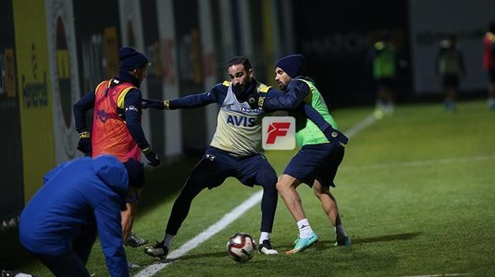 Fenerbahçe antrenmanında sakatlık şoku