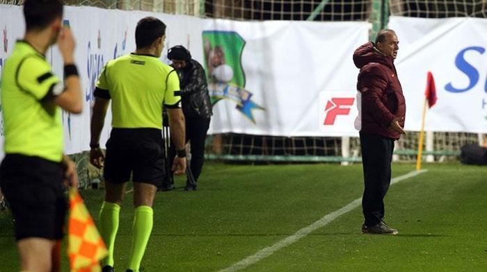Fatih Terim çılgına döndü, sahaya girdi İşte o anlar...