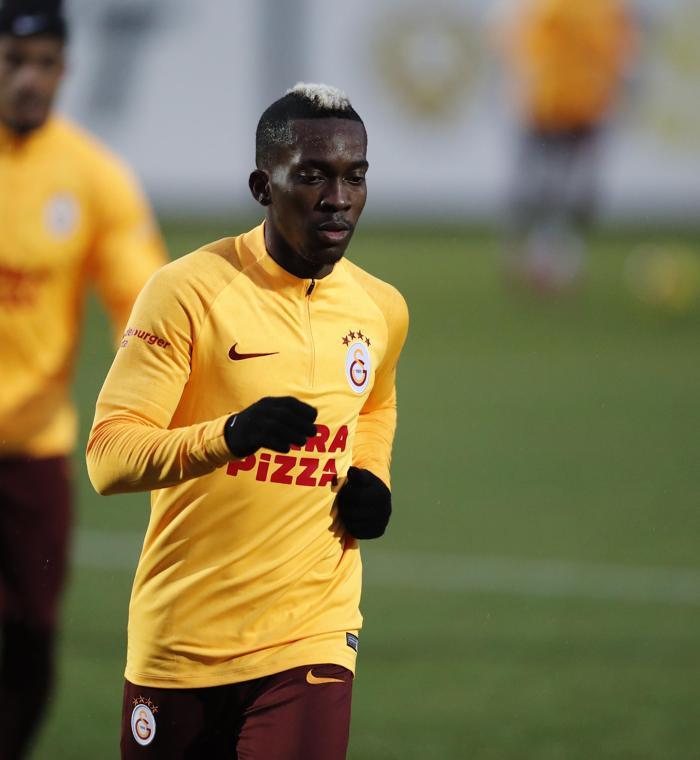 Galatasarayda yeni transfer Henry Onyekuru takımla çalıştı