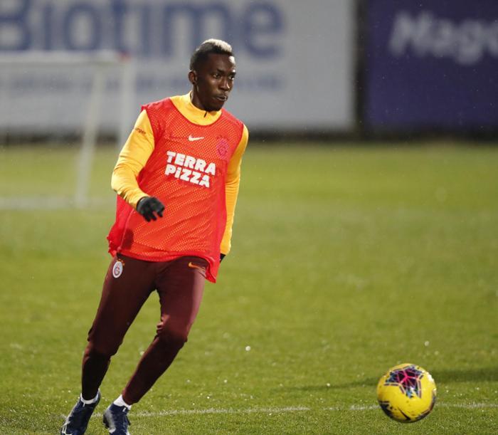 Galatasarayda yeni transfer Henry Onyekuru takımla çalıştı