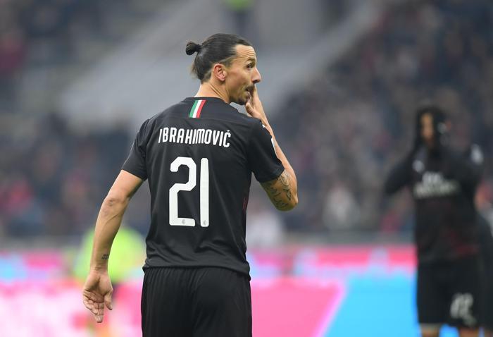 Zlatan Ibrahimovic yıllar sonra Milan formasıyla sahada