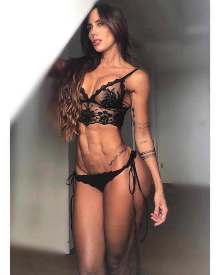 Transfer yuva yıktı Vidal ve fitness modeli sevgilisi Sonia Isaza...