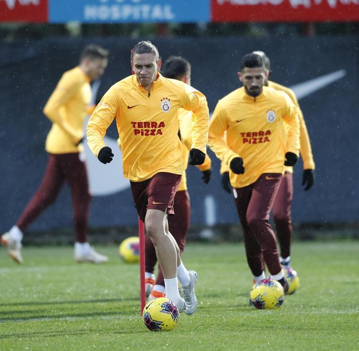 Galatasarayda yeni transfer Henry Onyekuru takımla çalıştı
