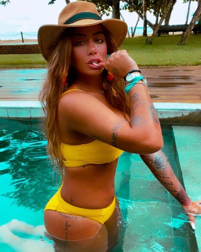 Neymarın kardeşi Rafaella tatil pozlarıyla yürek hoplattı