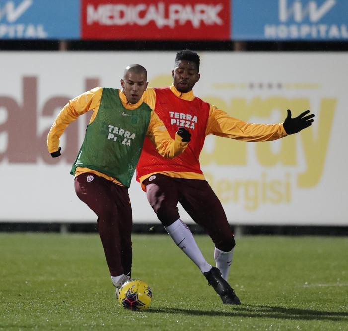 Galatasarayda yeni transfer Henry Onyekuru takımla çalıştı