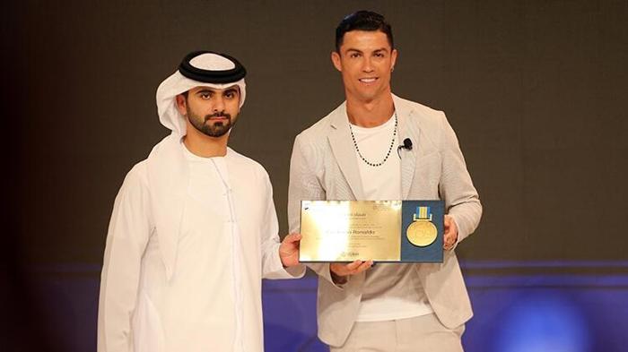Cristiano Ronaldonun saati ve yüzüğü servet değerinde