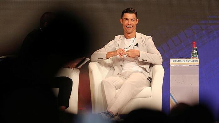 Cristiano Ronaldonun saati ve yüzüğü servet değerinde