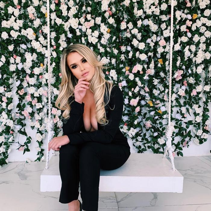 Kinsey Wolanski bu kez Kobe Bryant için sahaya atladı