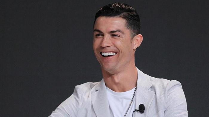 Cristiano Ronaldonun saati ve yüzüğü servet değerinde