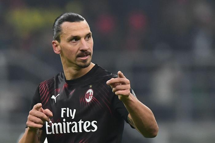 Zlatan Ibrahimovic yıllar sonra Milan formasıyla sahada