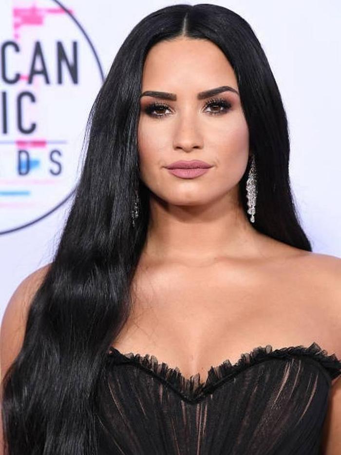 Neymar ve Demi Lovato aşk mı yaşıyor