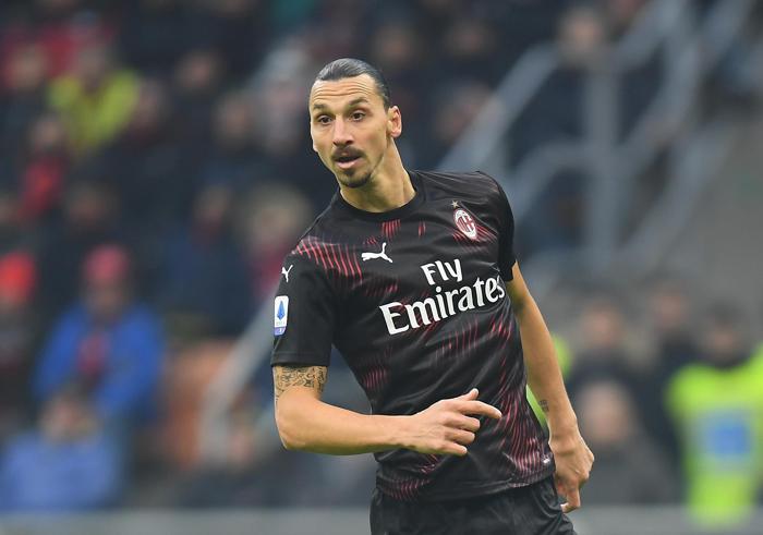 Zlatan Ibrahimovic yıllar sonra Milan formasıyla sahada