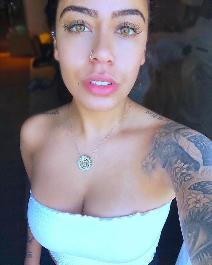 Neymarın kardeşi Rafaella tatil pozlarıyla yürek hoplattı