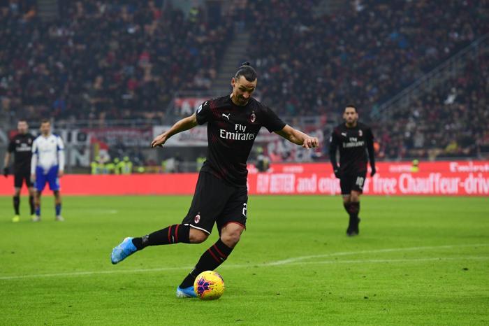 Zlatan Ibrahimovic yıllar sonra Milan formasıyla sahada