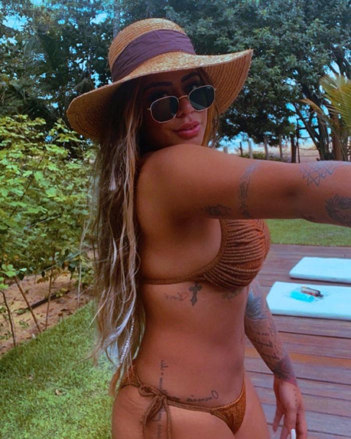 Neymarın kardeşi Rafaella tatil pozlarıyla yürek hoplattı