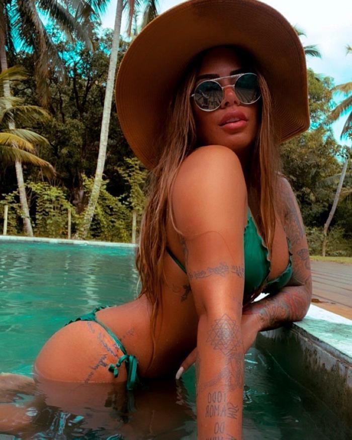 Neymarın kardeşi Rafaella tatil pozlarıyla yürek hoplattı
