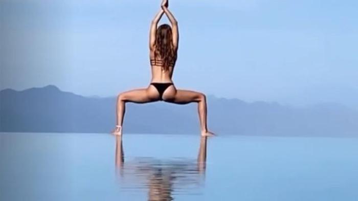 Eliz Sakuçoğlu sınırları zorladı, bikiniyle spor yaptı