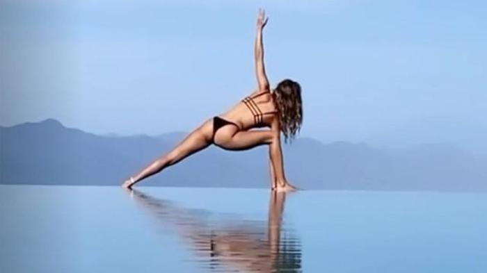 Eliz Sakuçoğlu sınırları zorladı, bikiniyle spor yaptı