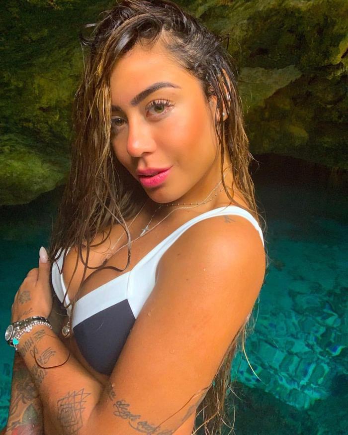 Neymarın kardeşi Rafaella tatil pozlarıyla yürek hoplattı