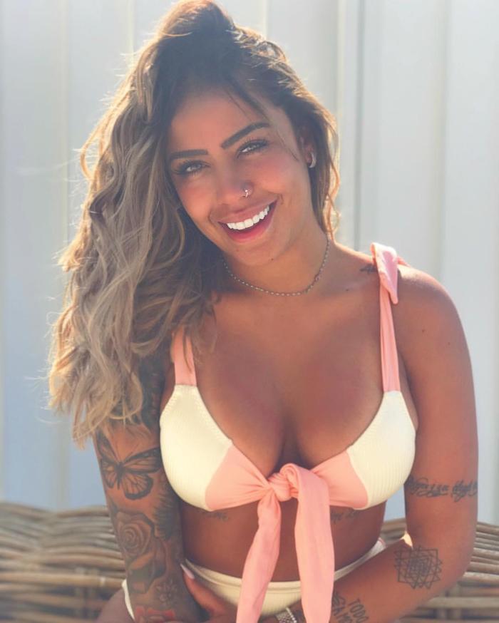 Neymarın kardeşi Rafaella tatil pozlarıyla yürek hoplattı