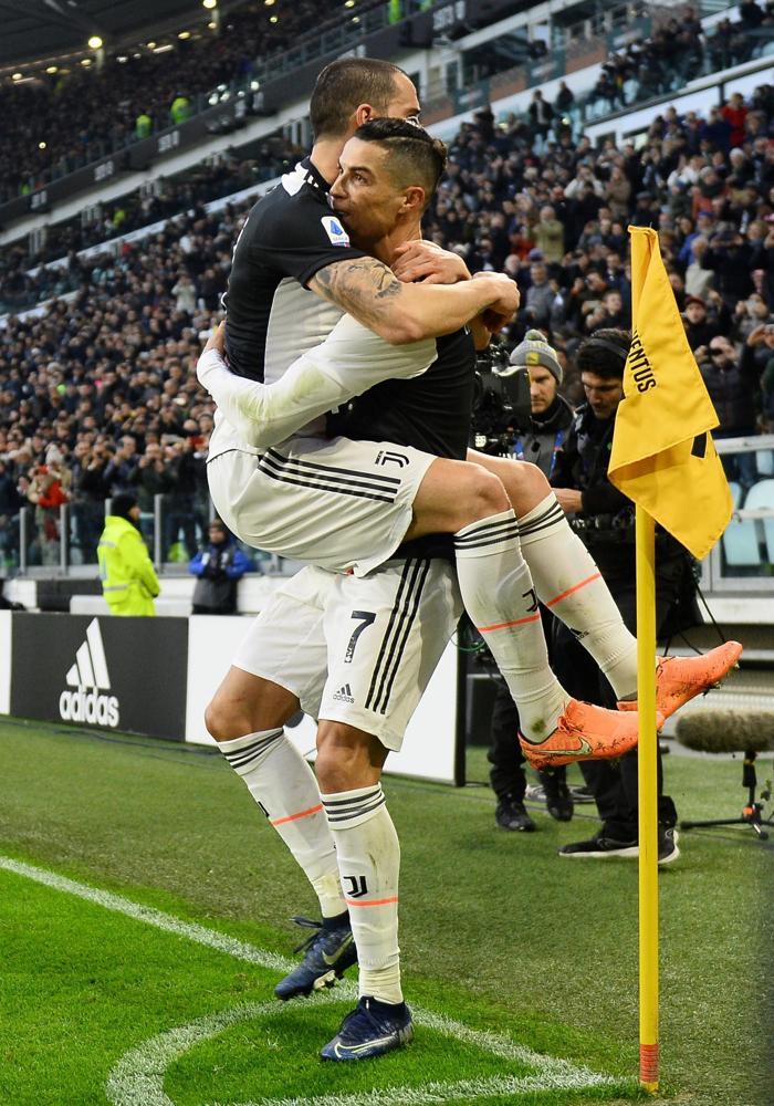 Cristiano Ronaldo golleri Merih Demiralla kutladı