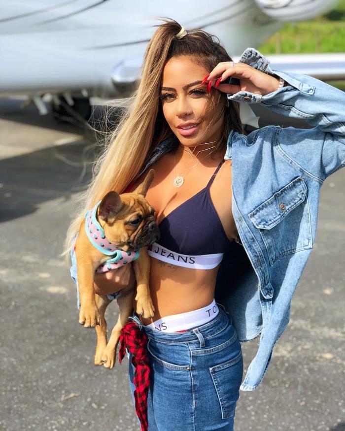 Neymarın kardeşi Rafaella tatil pozlarıyla yürek hoplattı