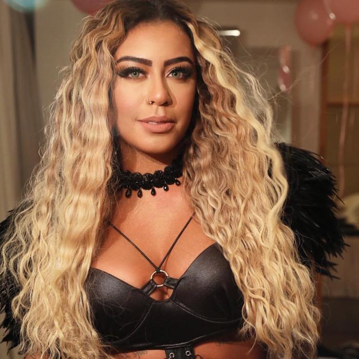 Neymarın kardeşi Rafaella tatil pozlarıyla yürek hoplattı