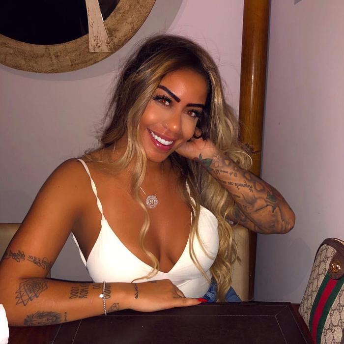 Neymarın kardeşi Rafaella tatil pozlarıyla yürek hoplattı