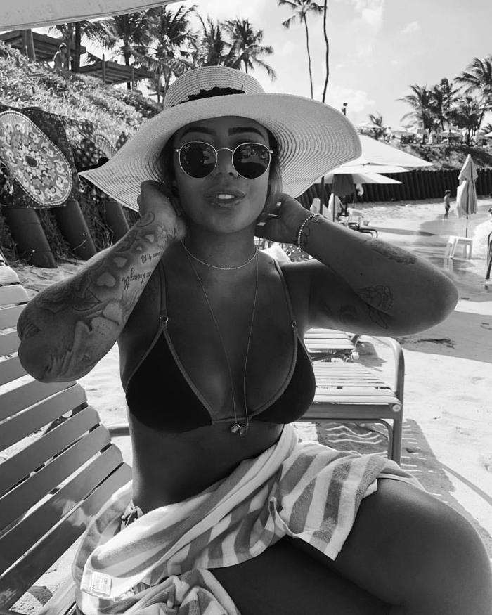 Neymarın kardeşi Rafaella tatil pozlarıyla yürek hoplattı