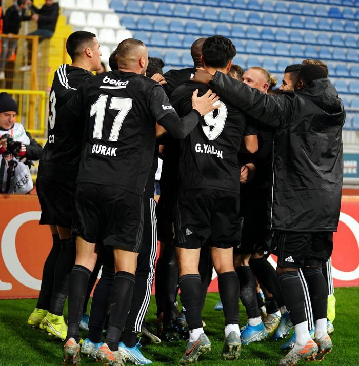 Beşiktaşlı futbolculardan büyük sevinç