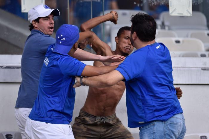 Cruzeiro küme düştü, ortalık savaş alanına döndü