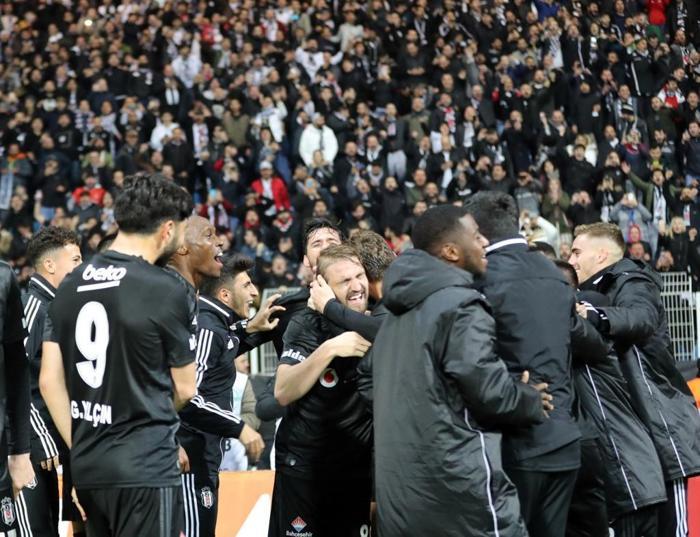Beşiktaşlı futbolculardan büyük sevinç