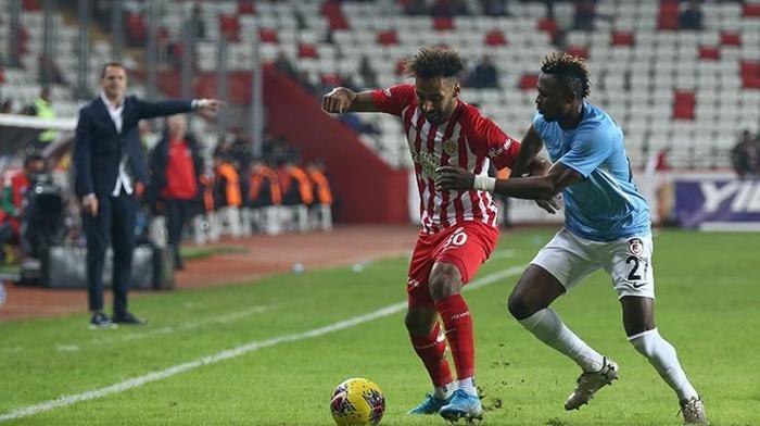 Nazım Sangare / Alanyaspor / Yaş: 25 / Sözleşme bitiş: 31.05.2020