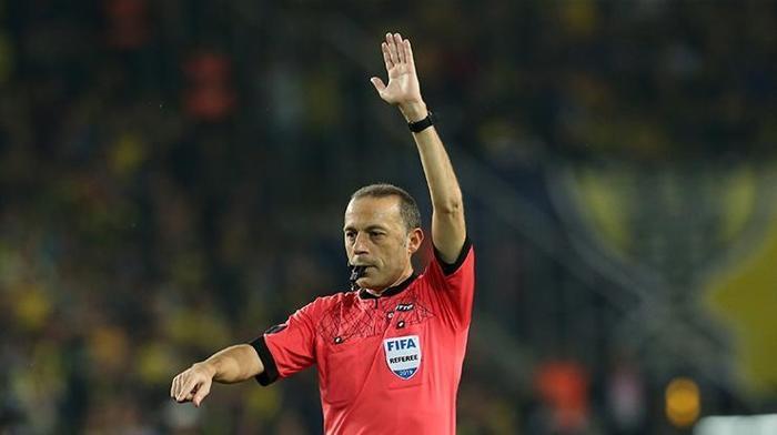 CÜNEYT ÇAKIR EN ÇOK GÖREV ALAN HAKEM OLDU