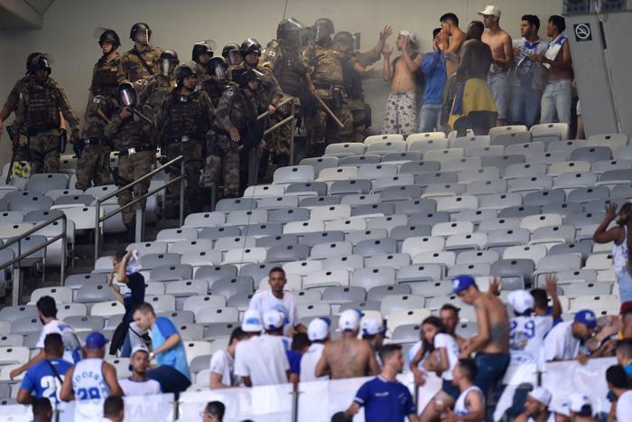 Cruzeiro küme düştü, ortalık savaş alanına döndü