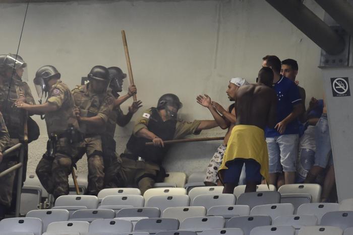 Cruzeiro küme düştü, ortalık savaş alanına döndü