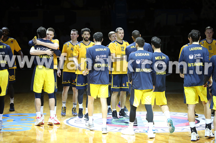 Fenerbahçeden Obradovice 200. maça özel plaket